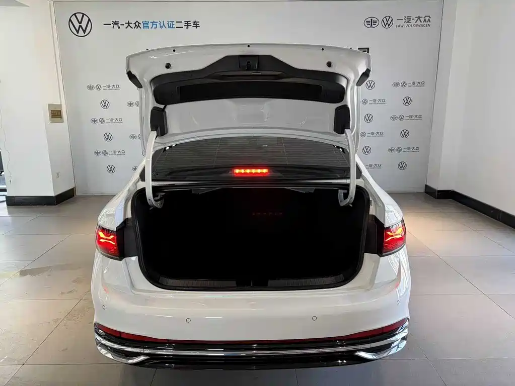 Volkswagen Sagitar 2023 — фото 10