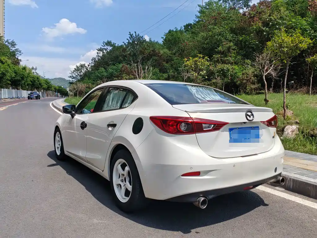 Mazda 3 Axela 2016 — фото 9