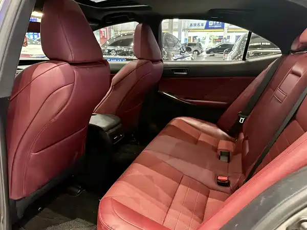 Lexus IS 2018