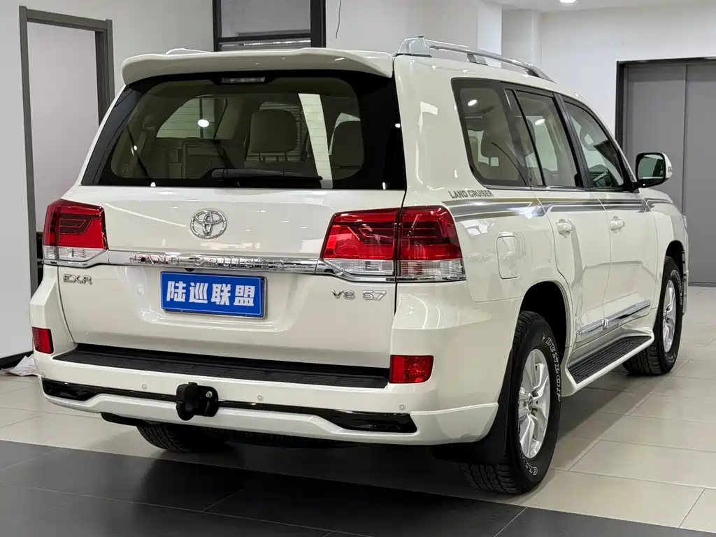Toyota Land Cruiser 2018 — фото 18