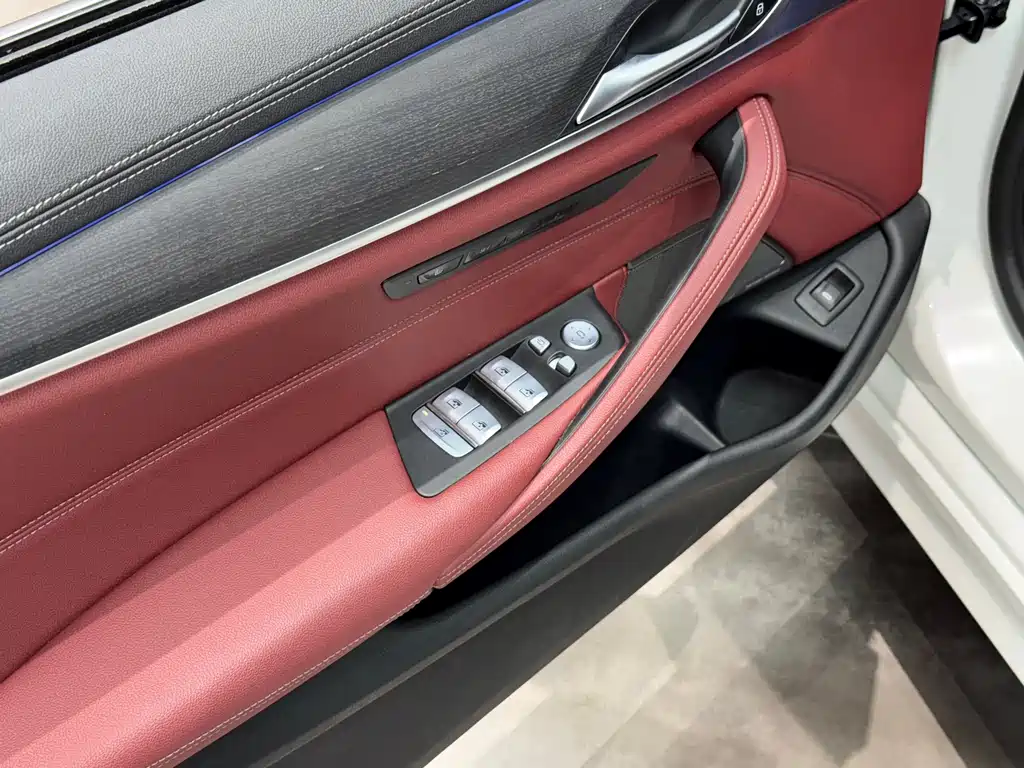 BMW 5 Series 2023 — фото 16