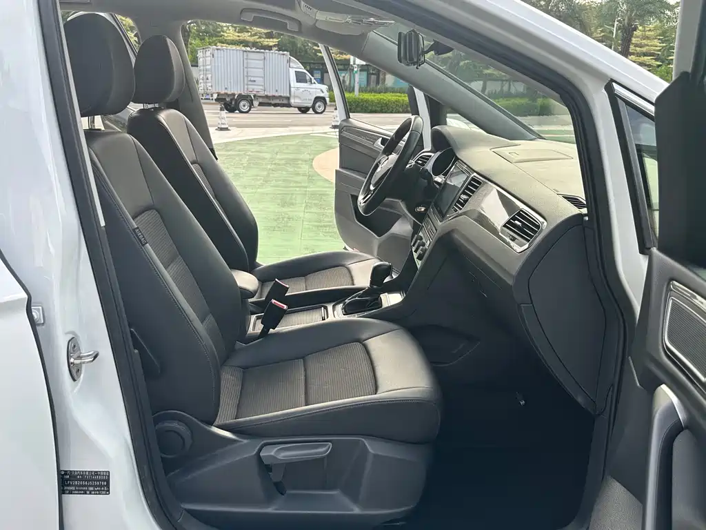 Volkswagen Golf Jialu 2018 — фото 8