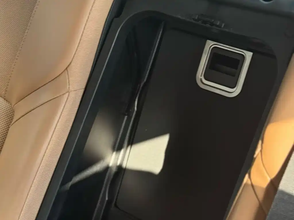 BMW 7 Series 2011 — фото 11