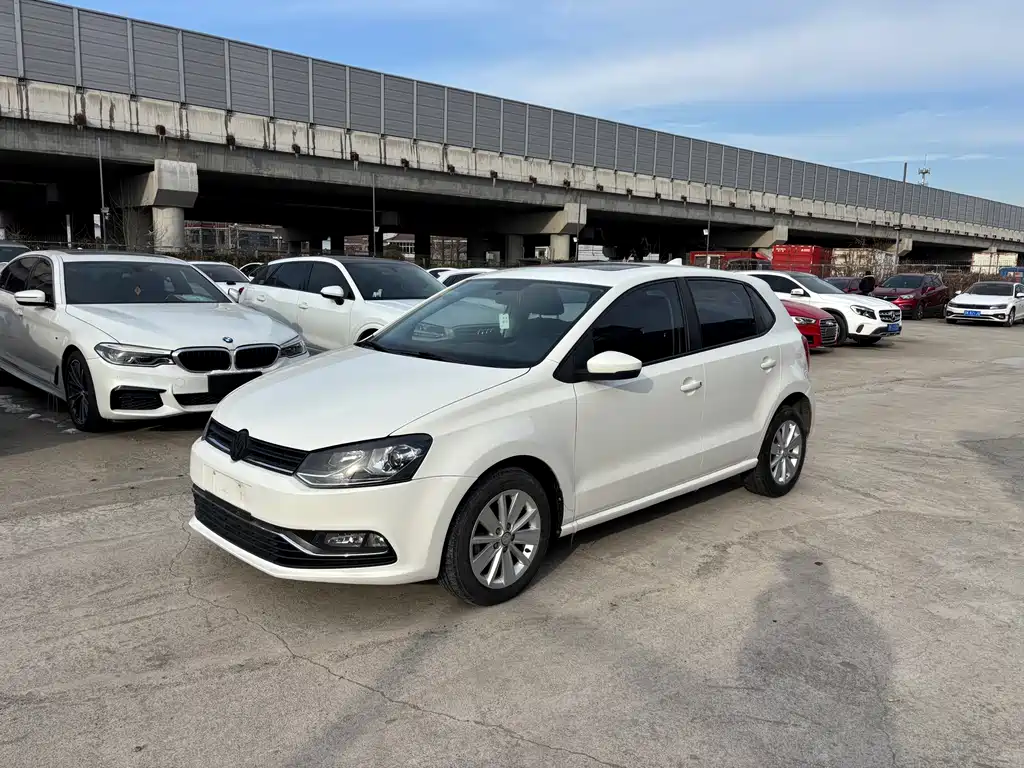 Volkswagen Polo 2016 — фото 1