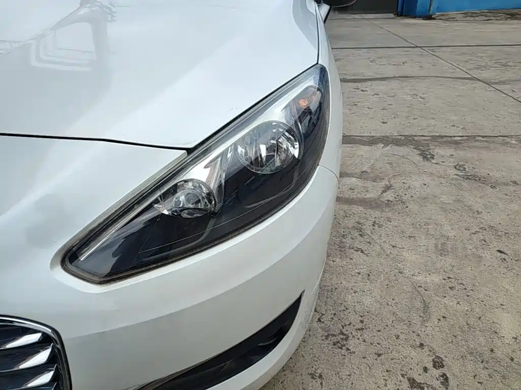 Peugeot 308 2015 — фото 24