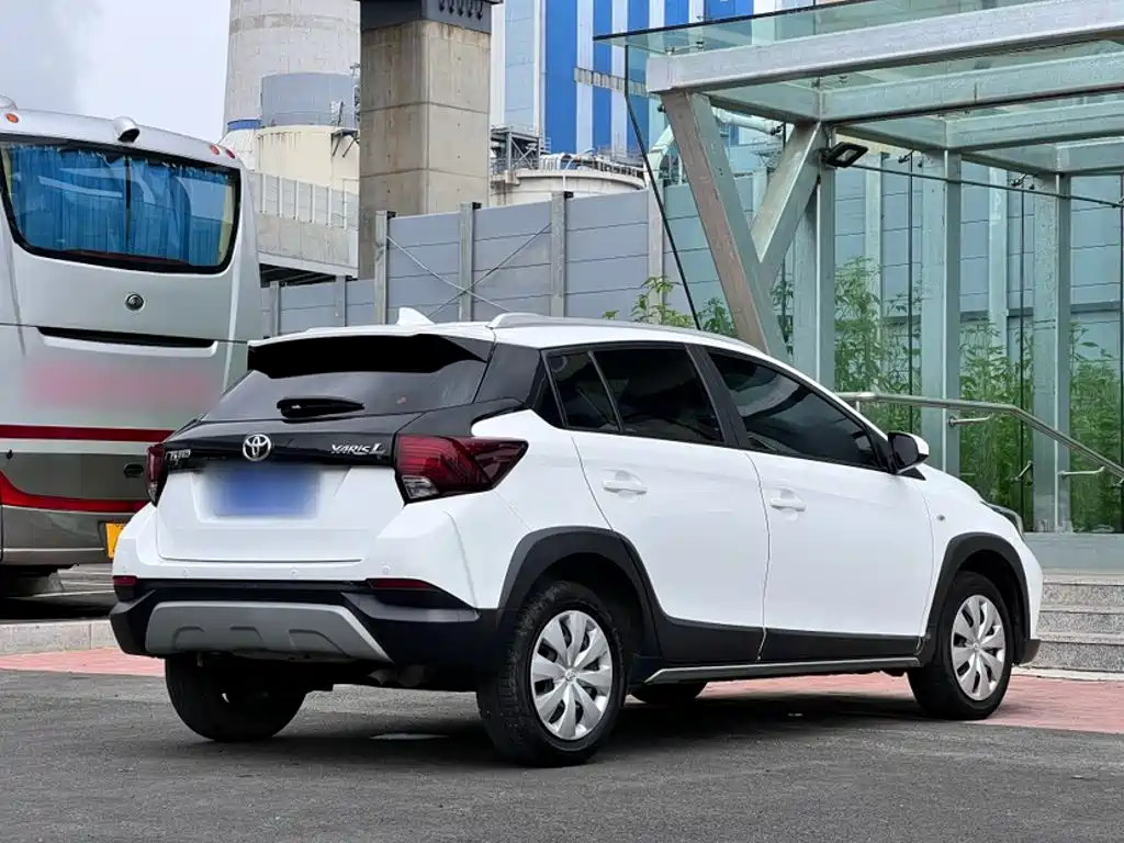 Toyota Yaris L 2021 — фото 12