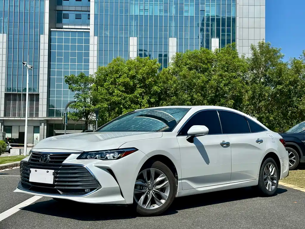 Toyota Avalon 2022 — фото 1