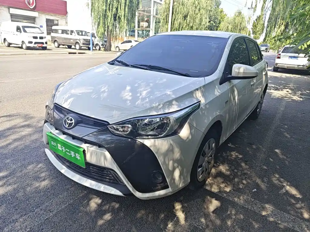 Toyota Yaris L 2022