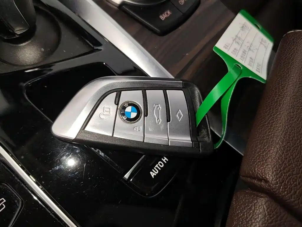 BMW 5 Series 2021 — фото 9