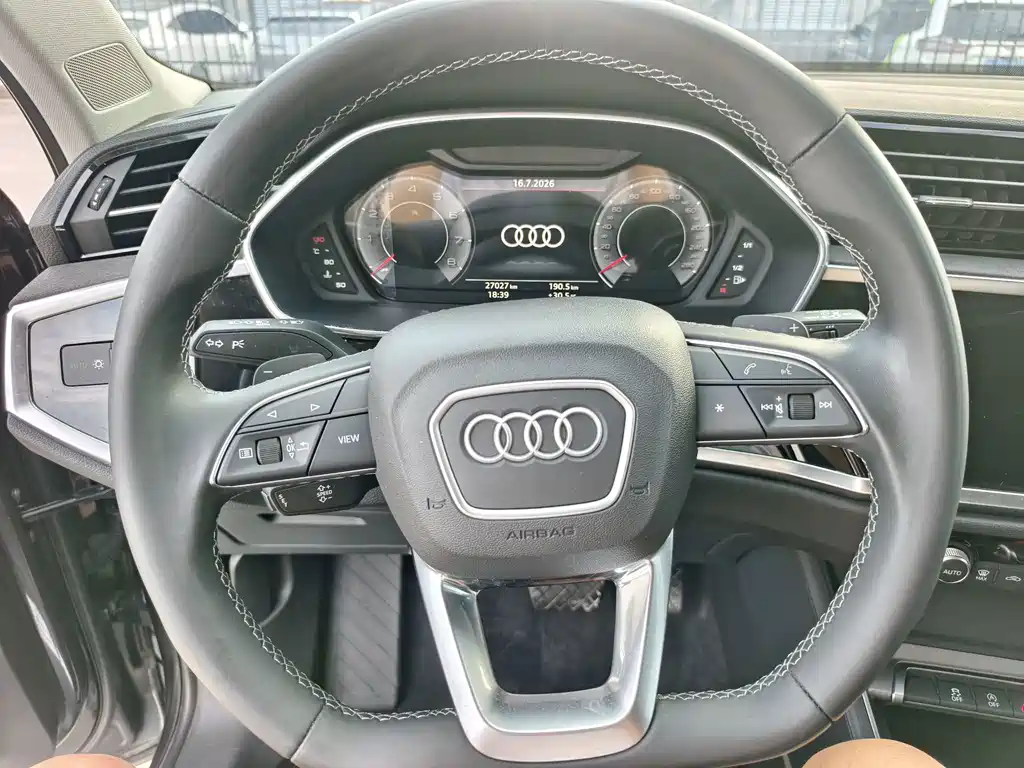 Audi Q3 2023 — фото 12
