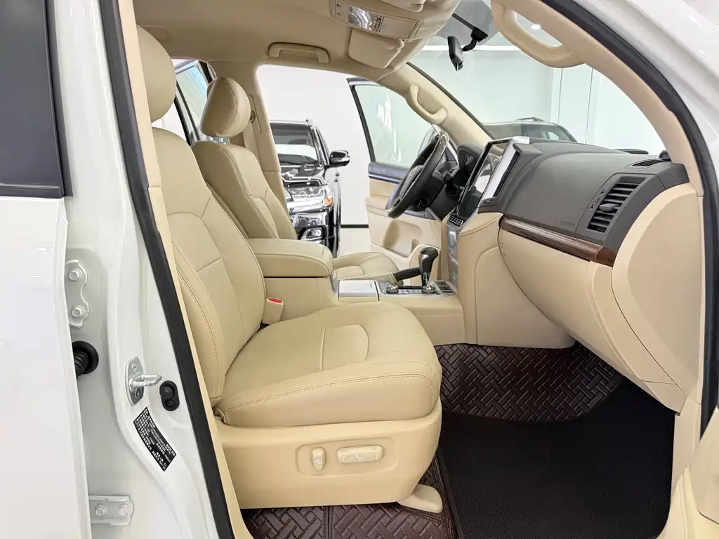 Toyota Land Cruiser 2018 — фото 6
