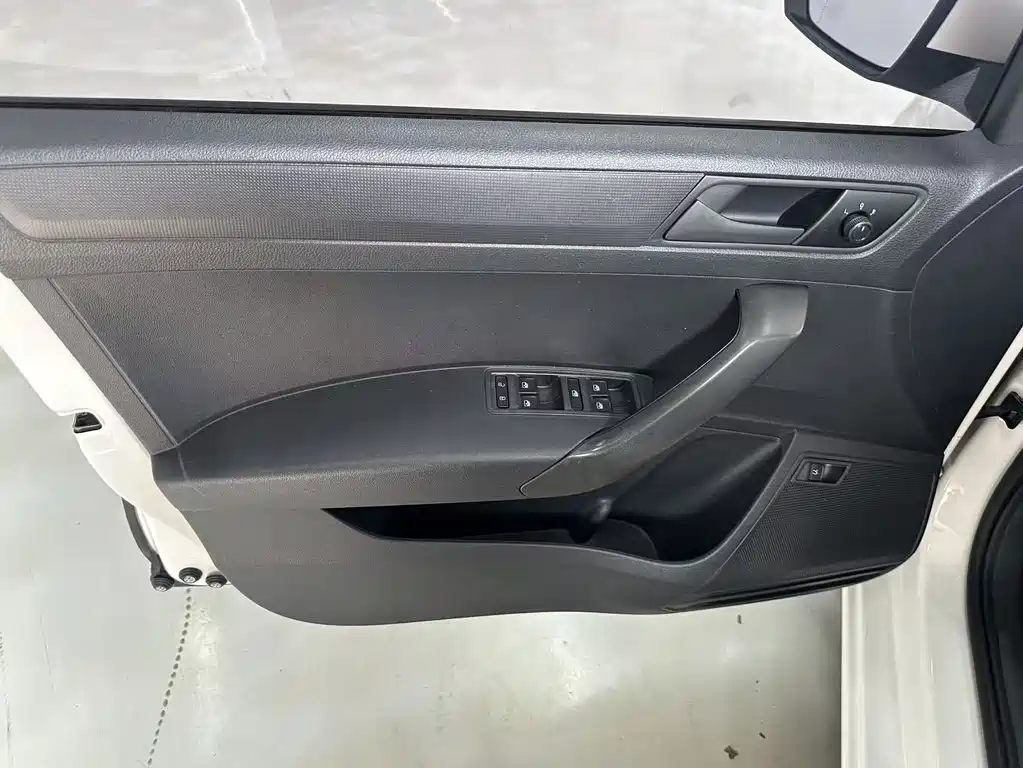 Volkswagen Santana 2018 — фото 11