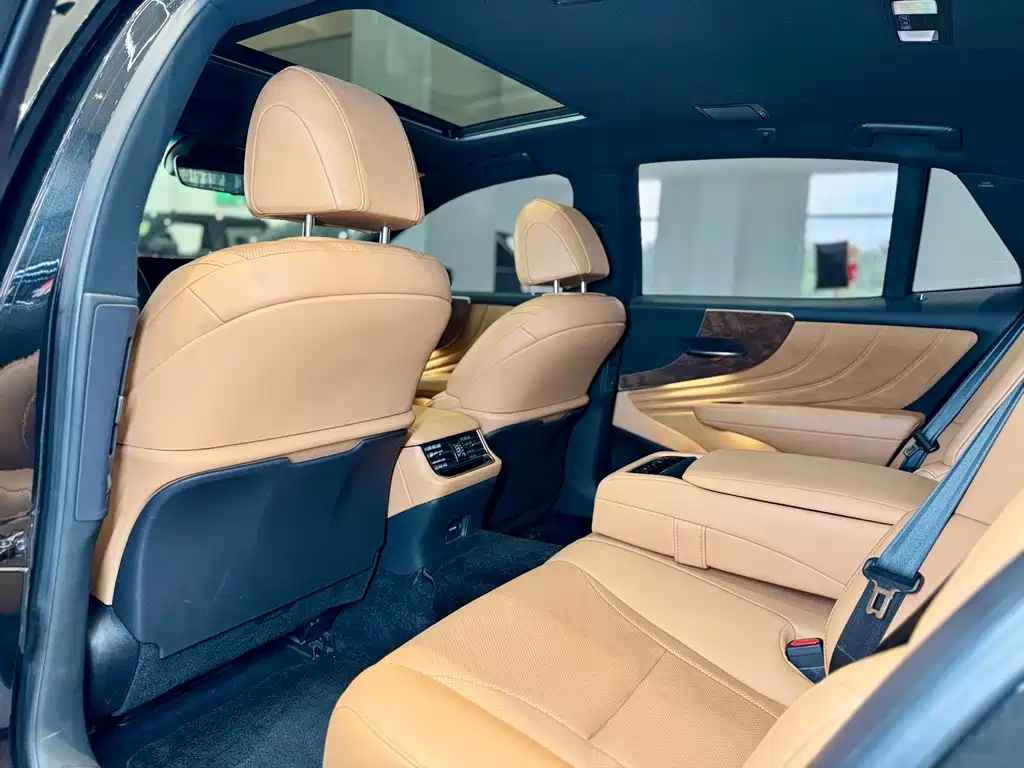 Lexus LS 2021 — фото 12
