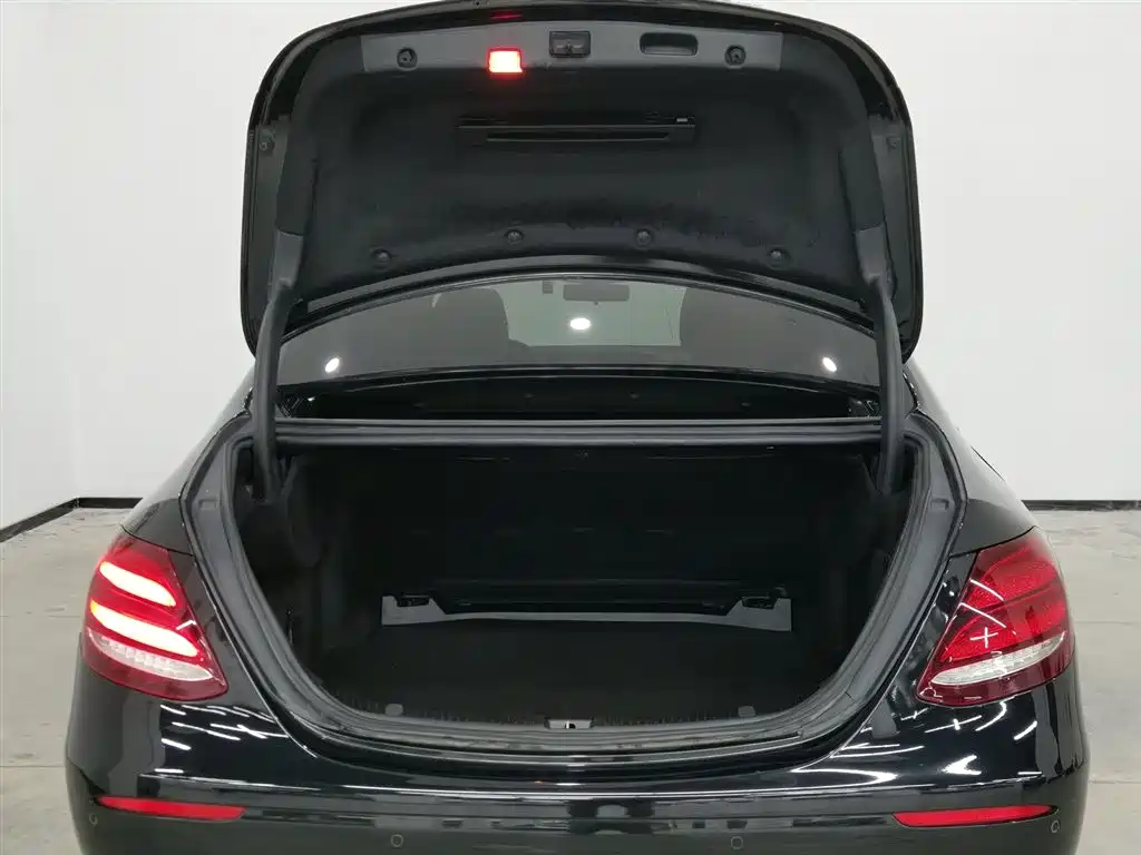 Mercedes-Benz E-Class 2020 — фото 16
