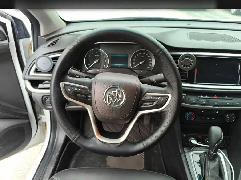 Buick Excelle 2022 — фото 13
