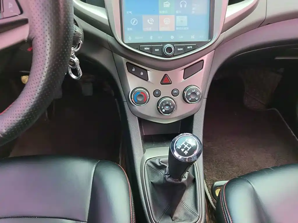 Chevrolet Aveo 2015 — фото 14