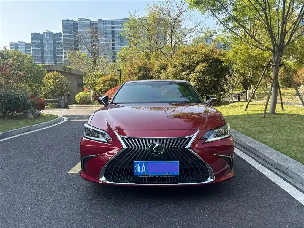 Lexus ES 2018 — фото 2