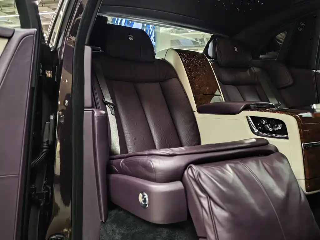 Rolls-Royce Phantom 2019 — фото 16
