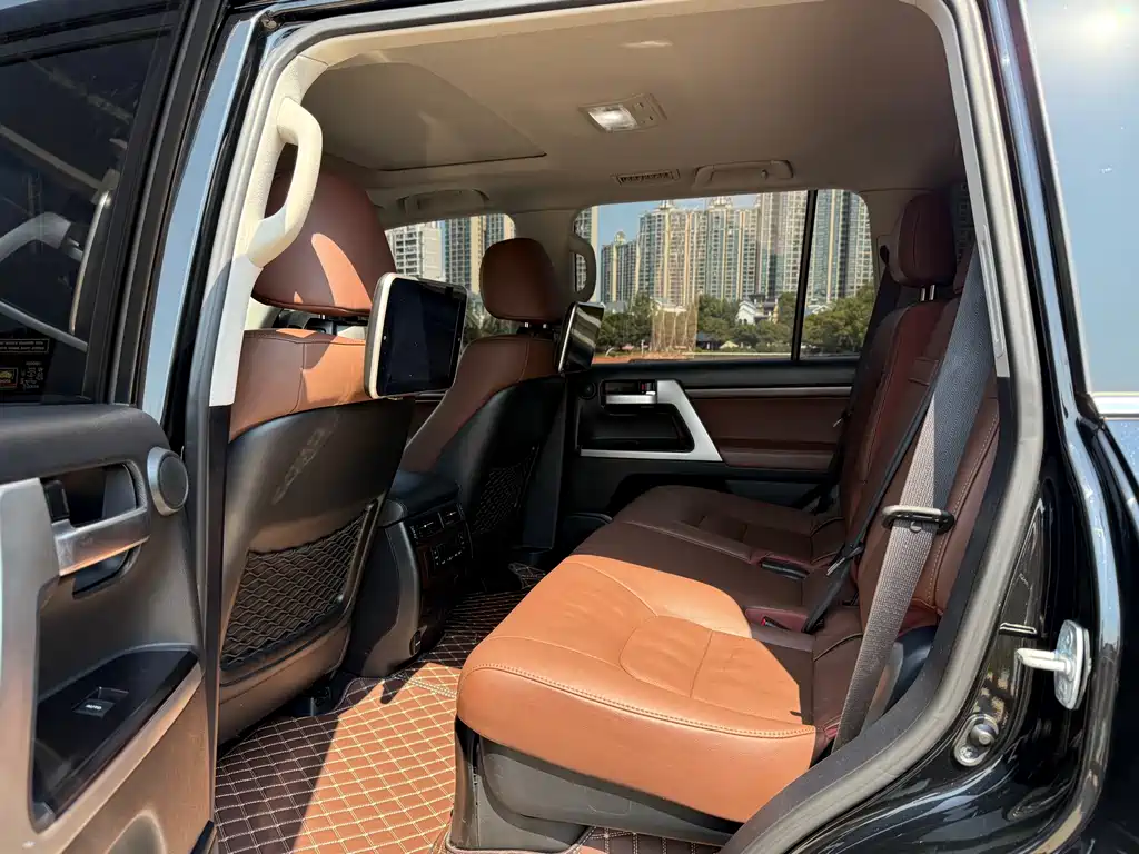 Toyota Land Cruiser 2019 — фото 8