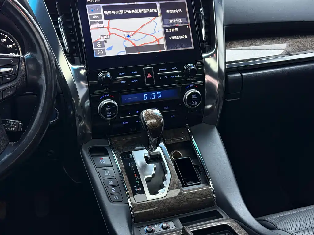 Toyota Vellfire 2020 — фото 8