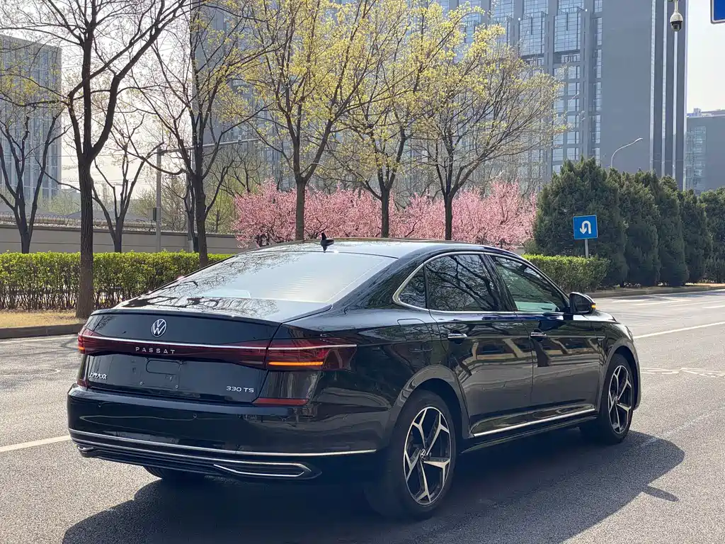 Volkswagen Passat 2023 — фото 6