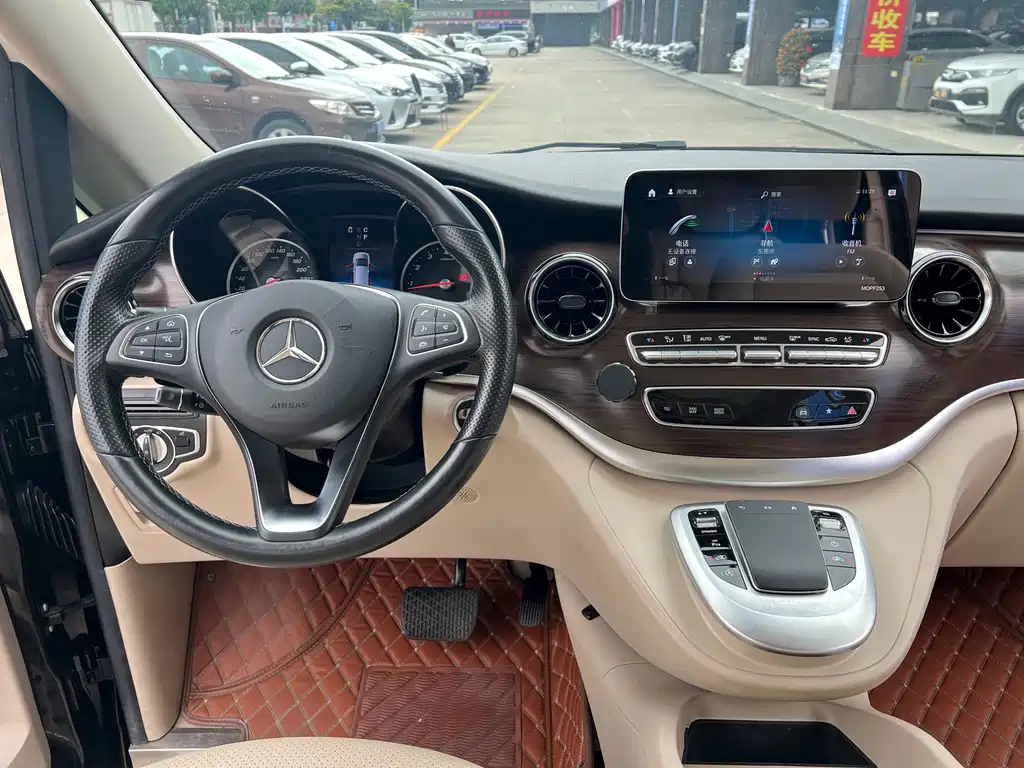 Mercedes-Benz V-Class 2022 — фото 18