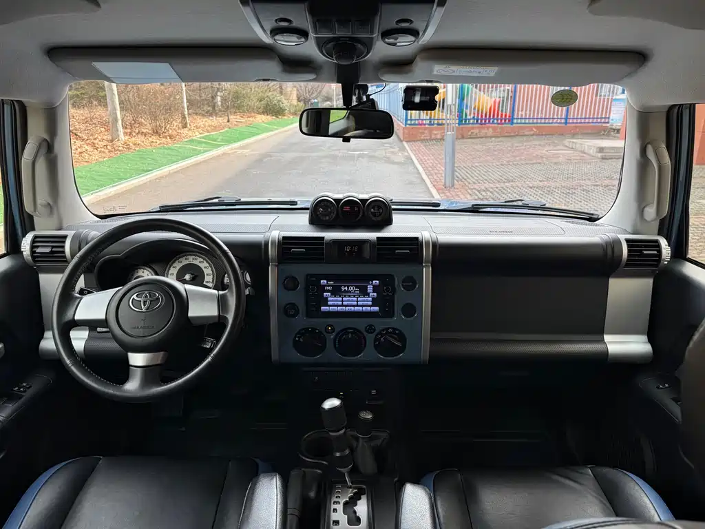 Toyota FJ Cruiser 2018 — фото 10