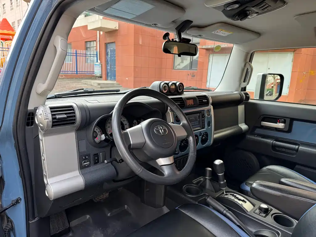 Toyota FJ Cruiser 2018 — фото 9