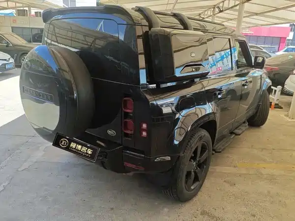 Land Rover Defender 2023