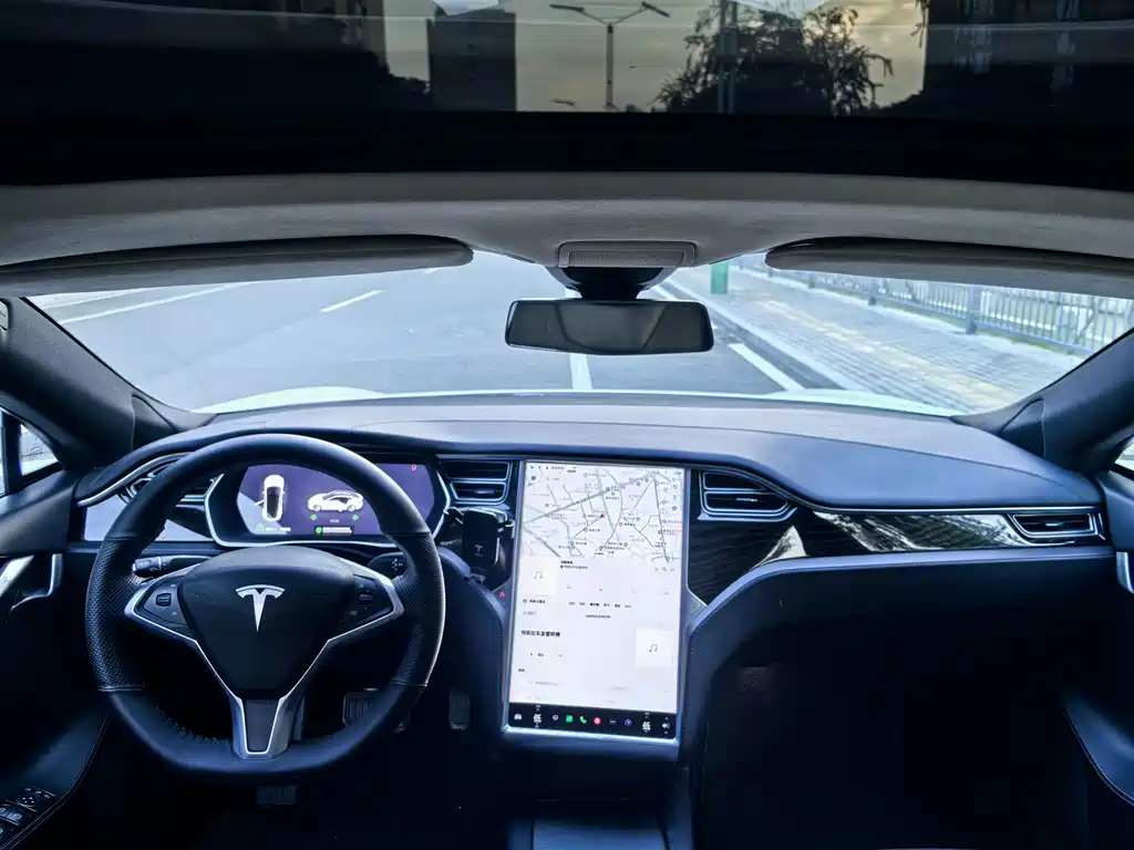 Tesla Model S 2017 — фото 13