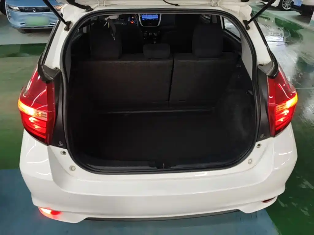 Toyota Yaris L 2019 — фото 19