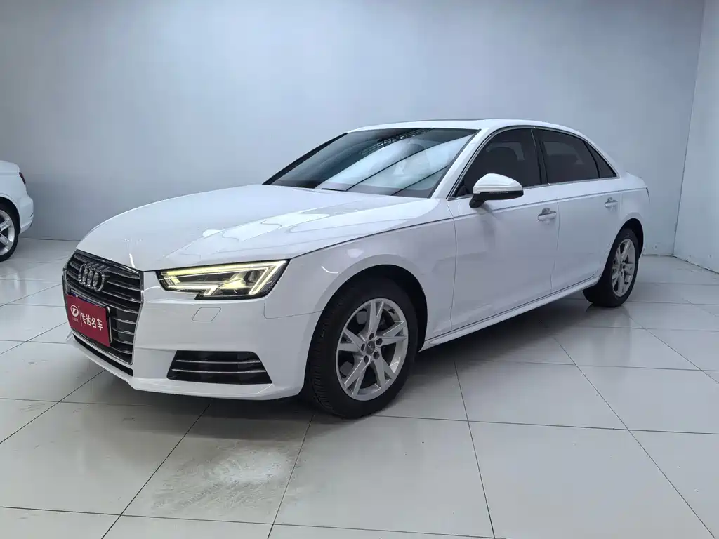 Audi A4L 2018 — фото 1