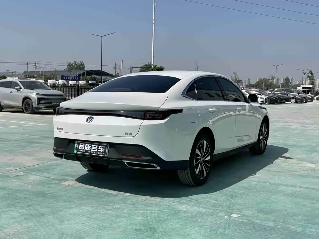 Changan Eado PHEV 2026 — фото 16