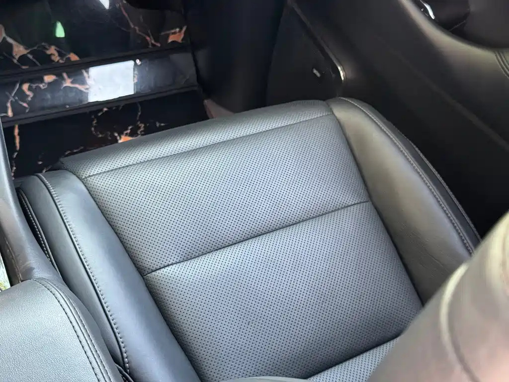 Lexus LM 2020 — фото 26