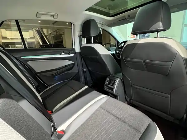 Volkswagen Golf 2024