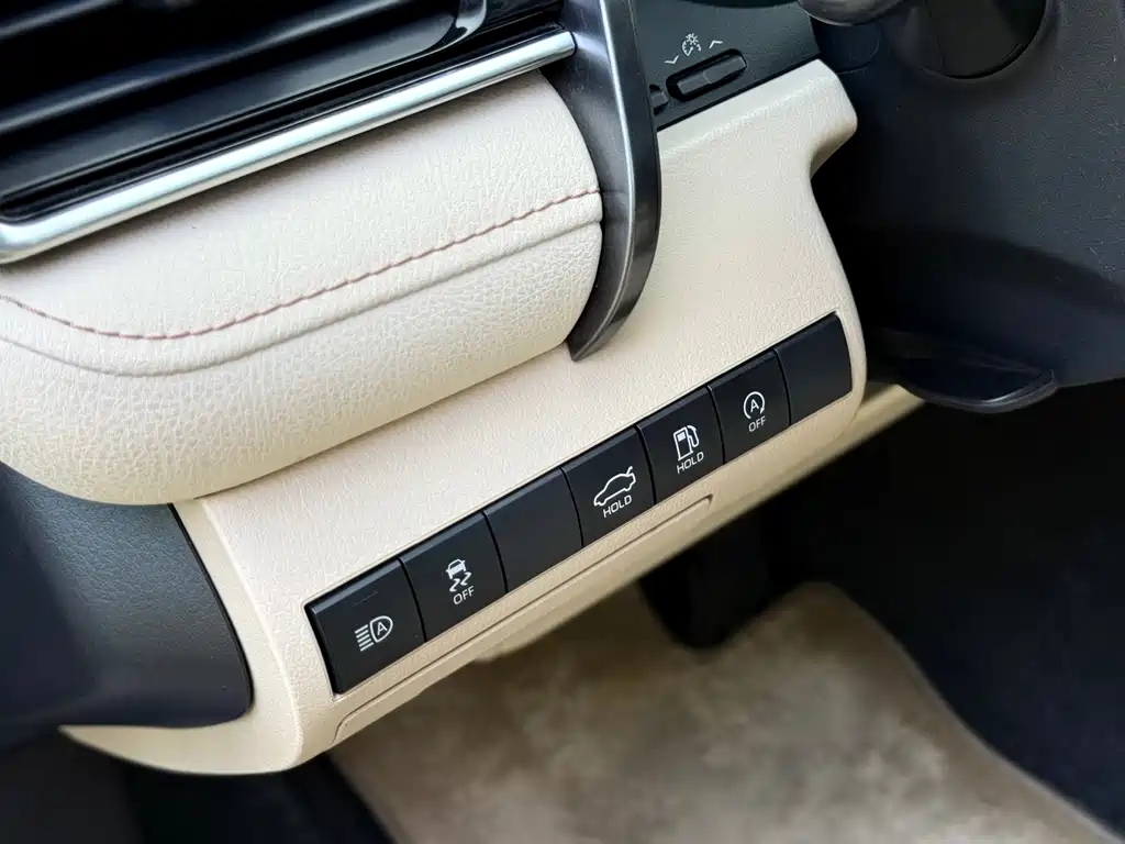 Toyota Camry 2020 — фото 16