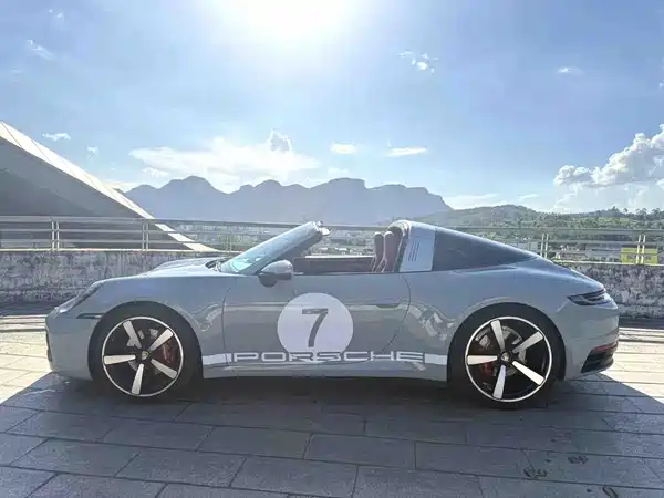 Porsche 911 2021