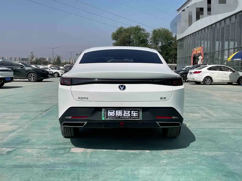 Changan Eado PHEV 2026 — фото 15