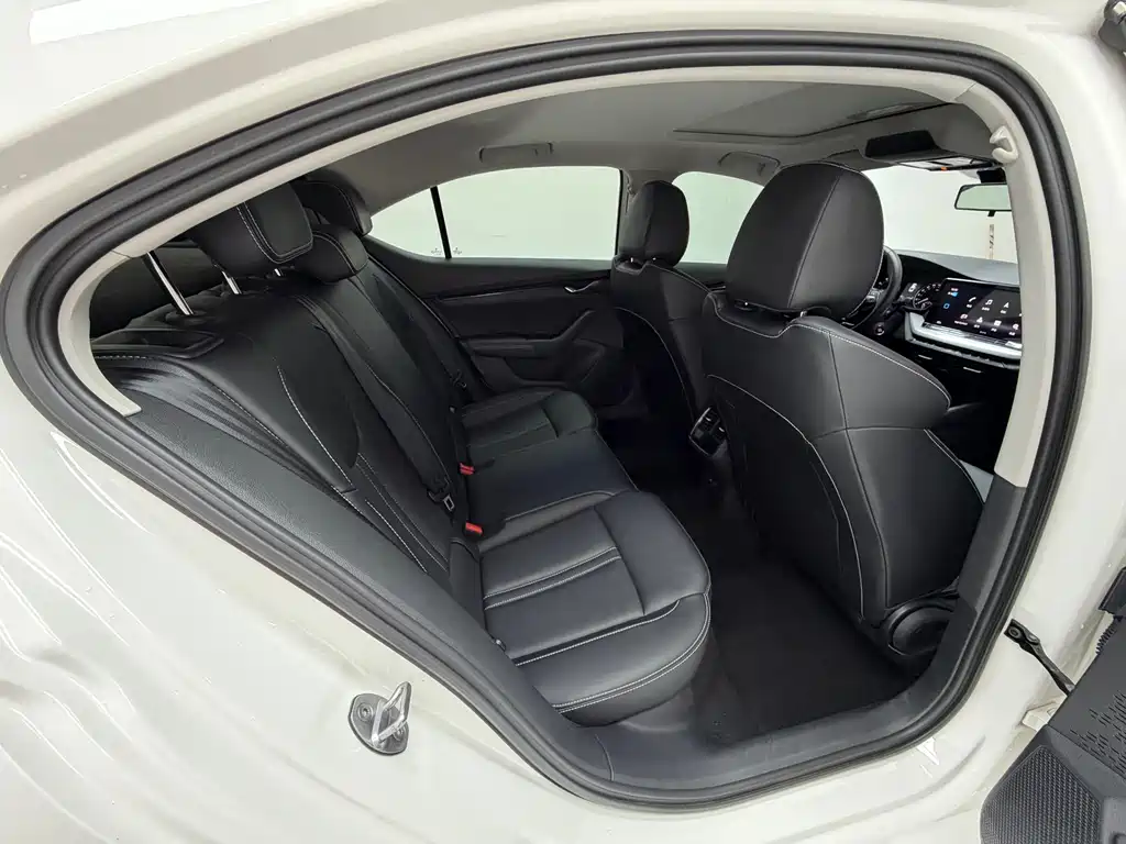 Skoda Octavia 2022 — фото 15