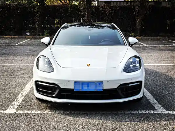 Porsche Panamera 2023