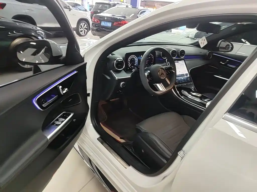 Mercedes-Benz C-Class 2024 — фото 16