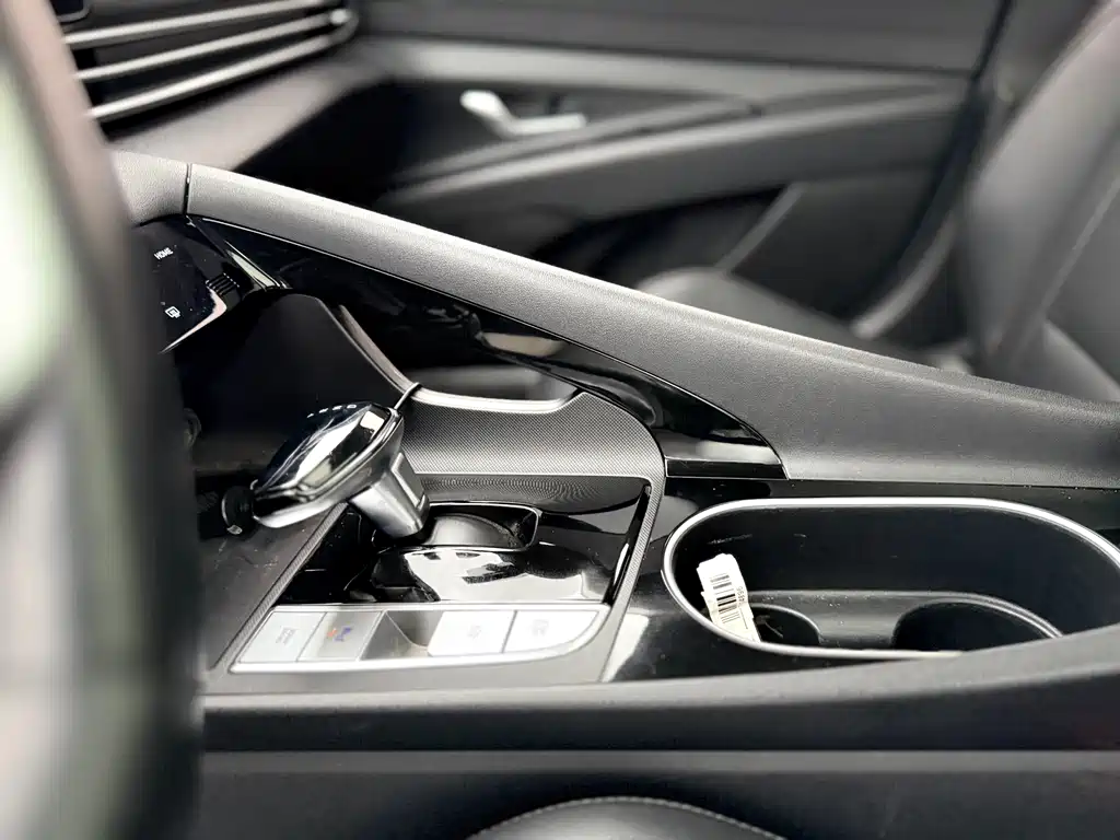 Hyundai Elantra 2021 — фото 15