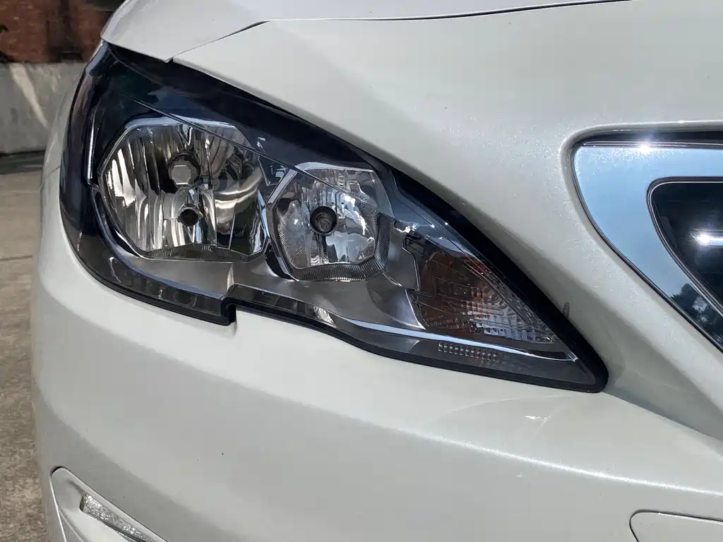 Peugeot 408 2018 — фото 13