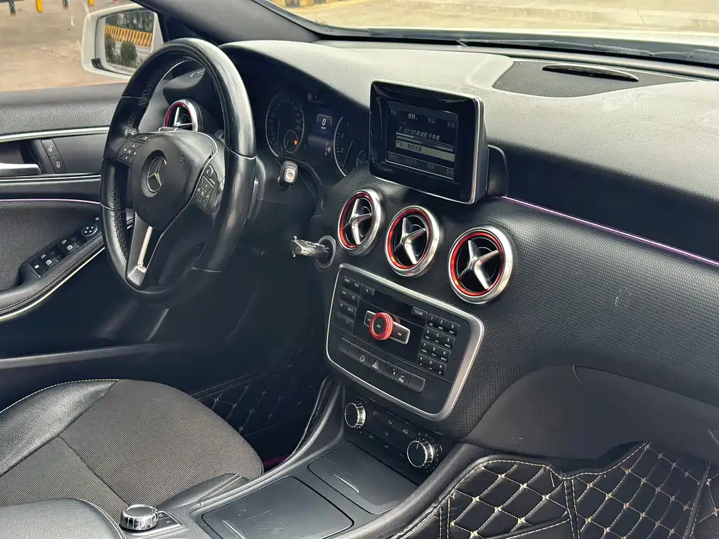 Mercedes-Benz A-Class 2013 — фото 11