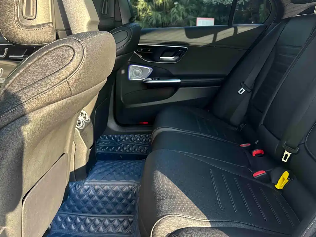 Mercedes-Benz C-Class 2022 — фото 11