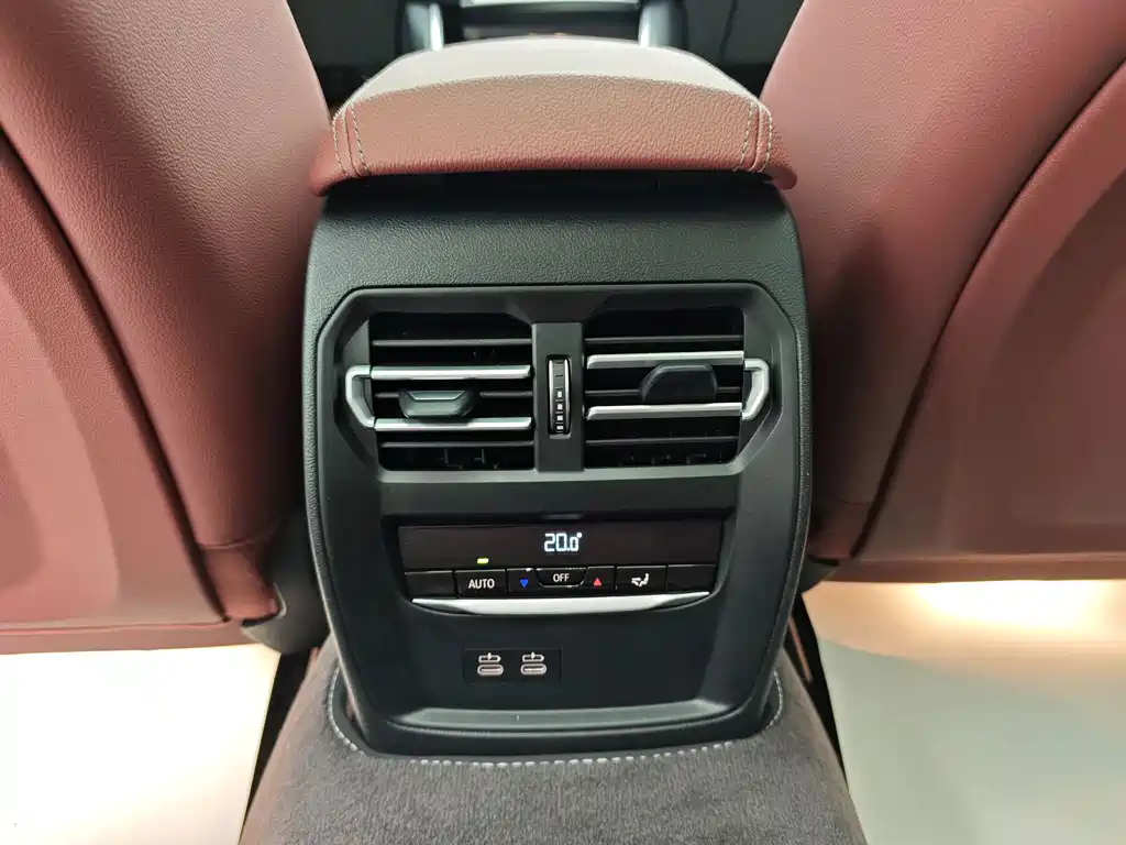 BMW 3 Series 2023 — фото 19