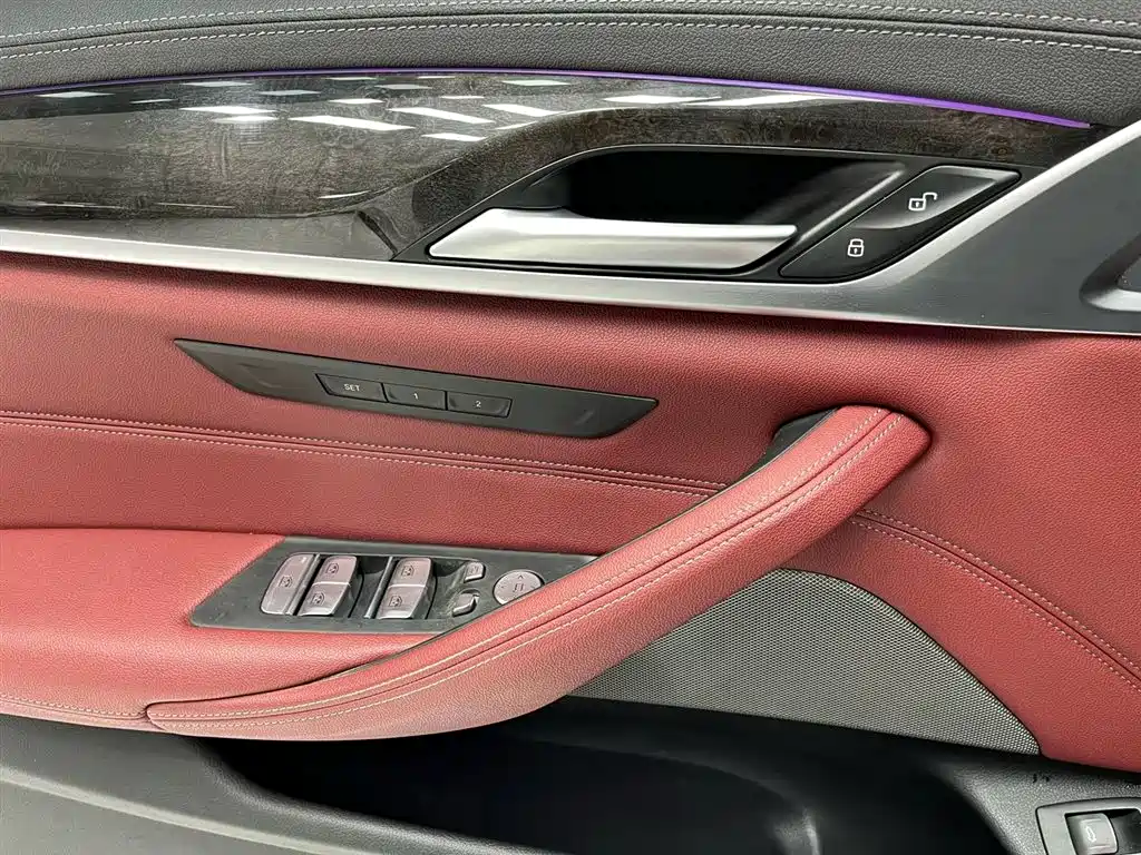BMW 5 Series 2021 — фото 16