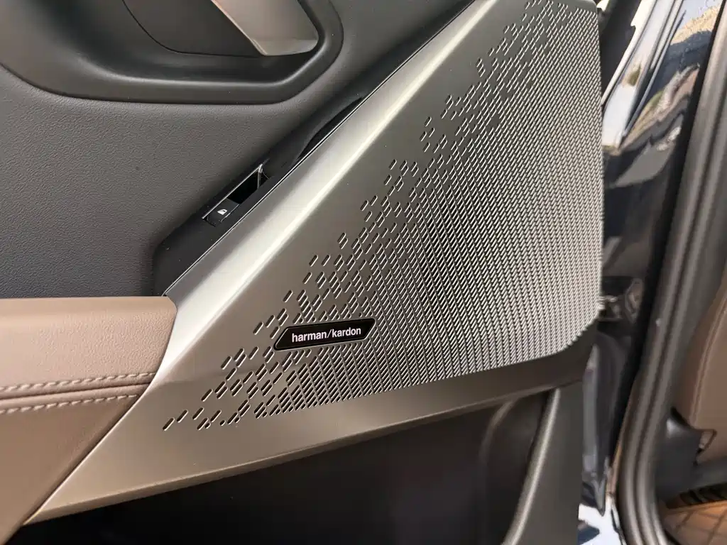 BMW 5 Series 2025 — фото 16