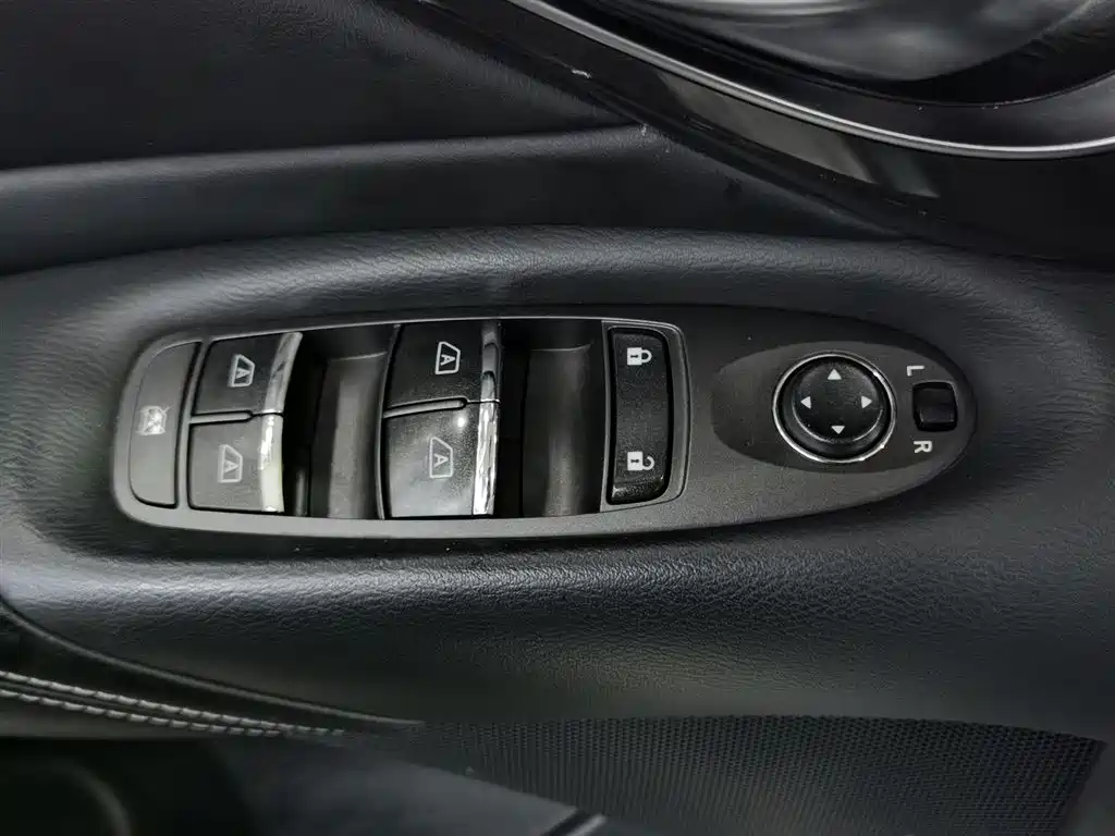 Infiniti Q50L 2015 — фото 9
