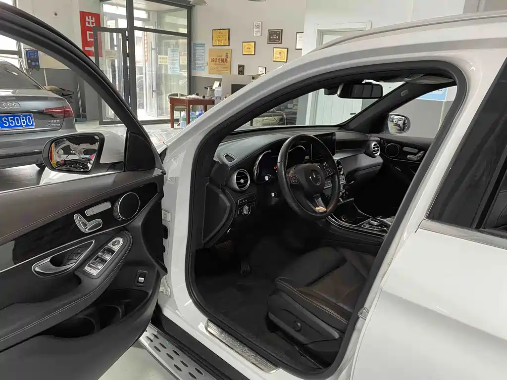 Mercedes-Benz GLC 2018 — фото 13